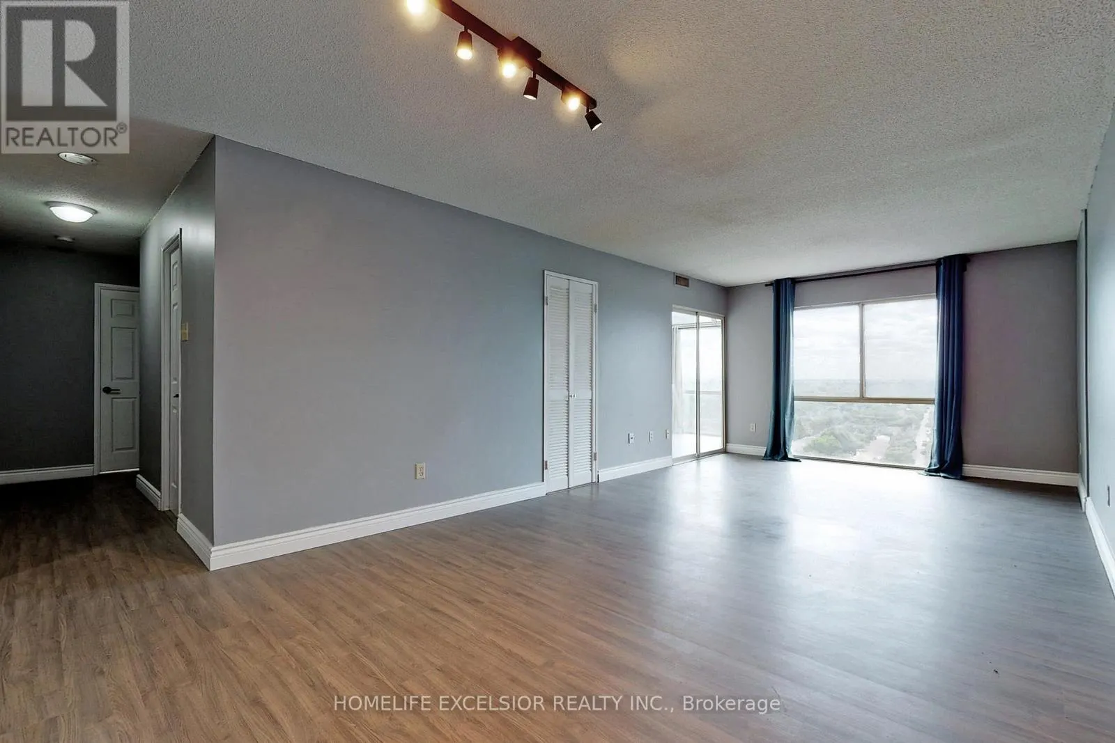 1801 - 5460 YONGE STREET