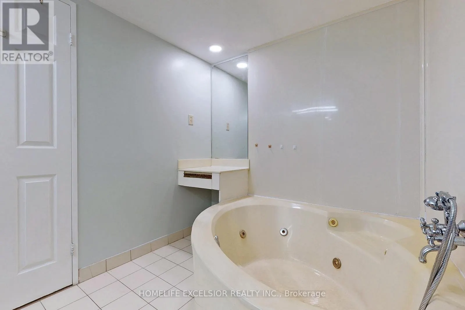 1801 - 5460 YONGE STREET
