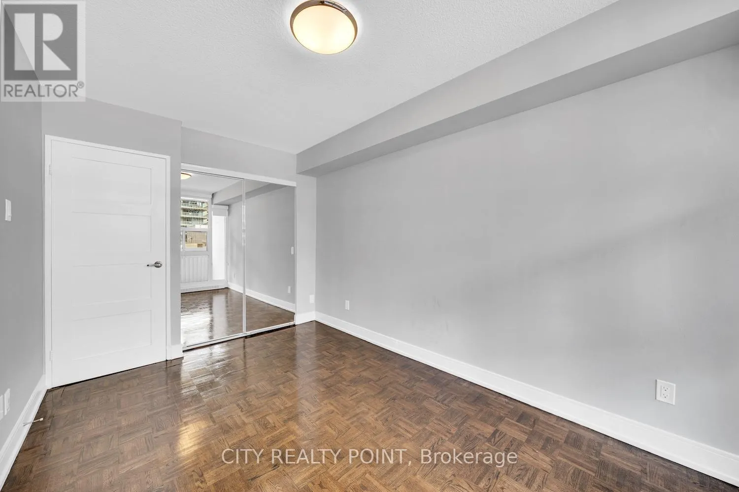 2108 - 33 ISABELLA STREET