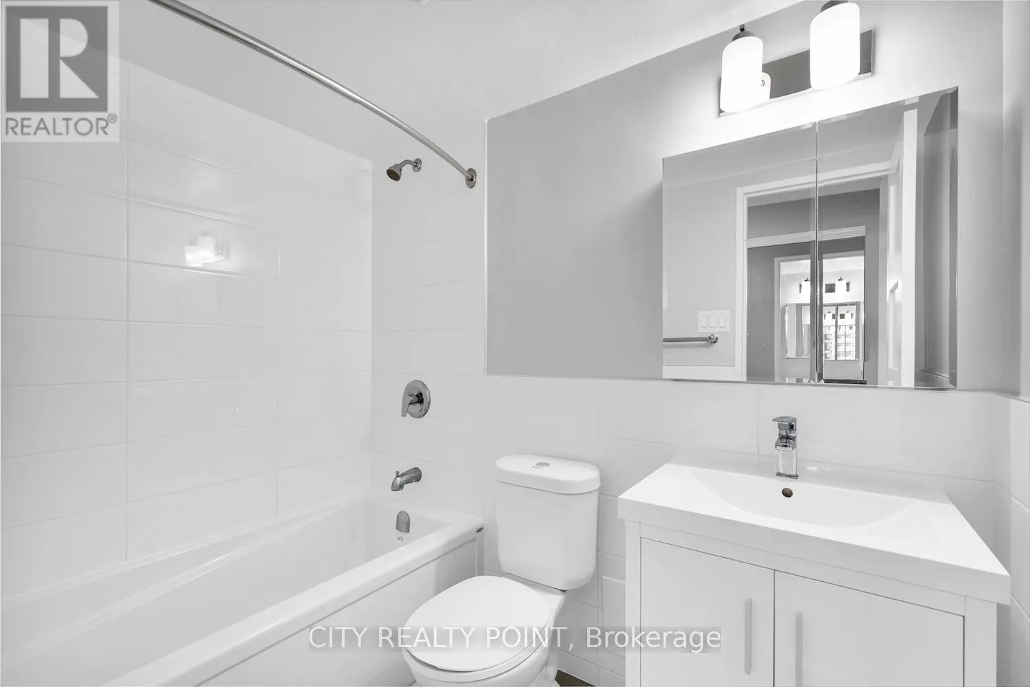 2108 - 33 ISABELLA STREET