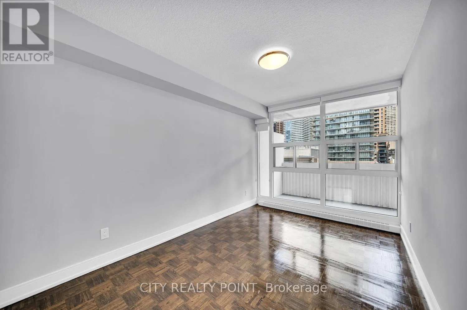 2108 - 33 ISABELLA STREET