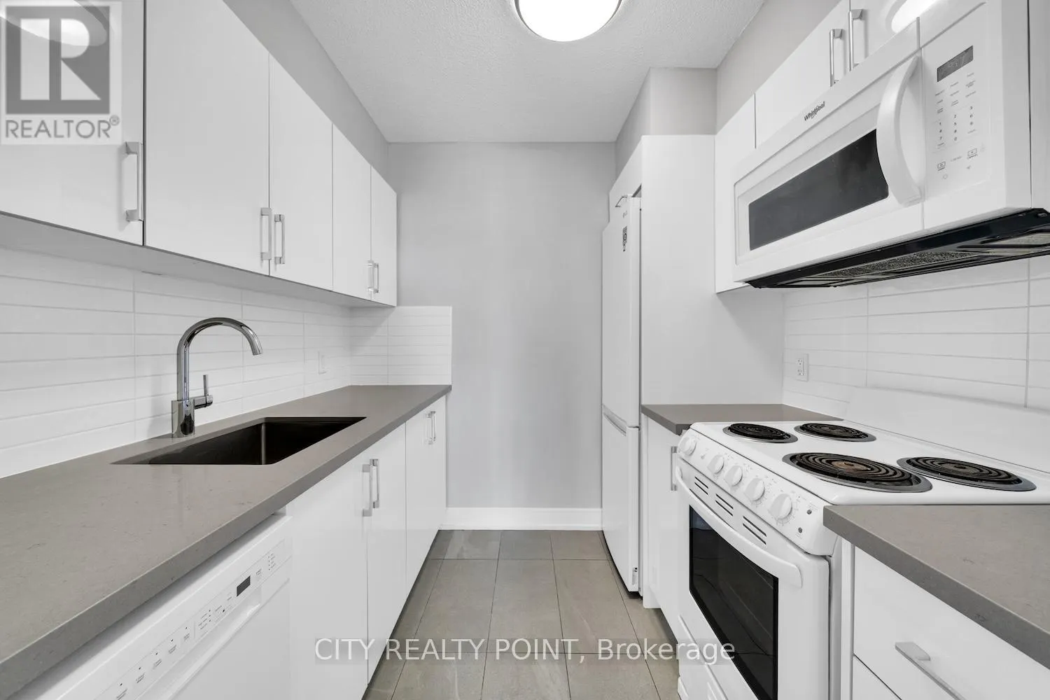 2108 - 33 ISABELLA STREET