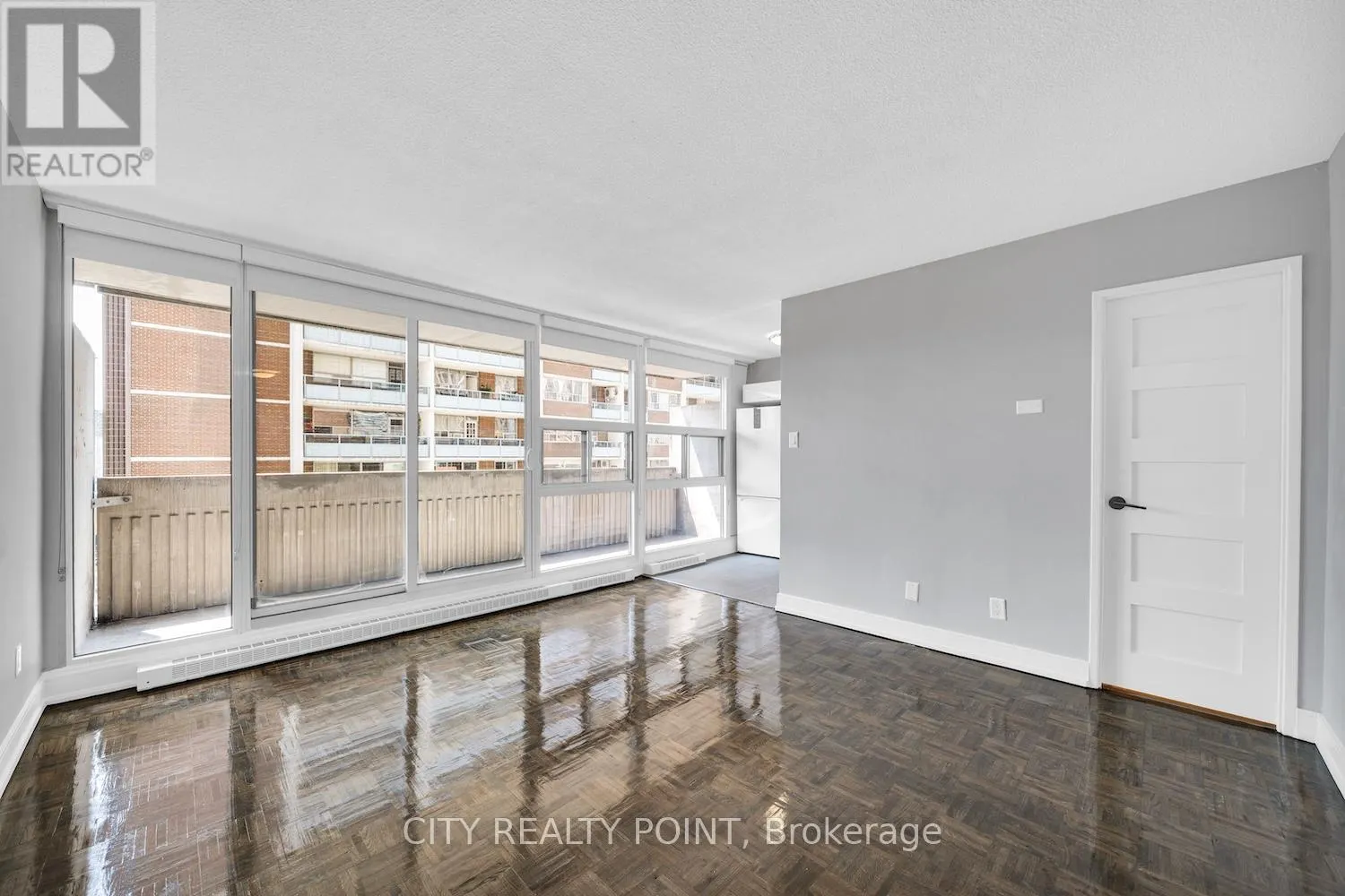 2715 - 33 ISABELLA STREET