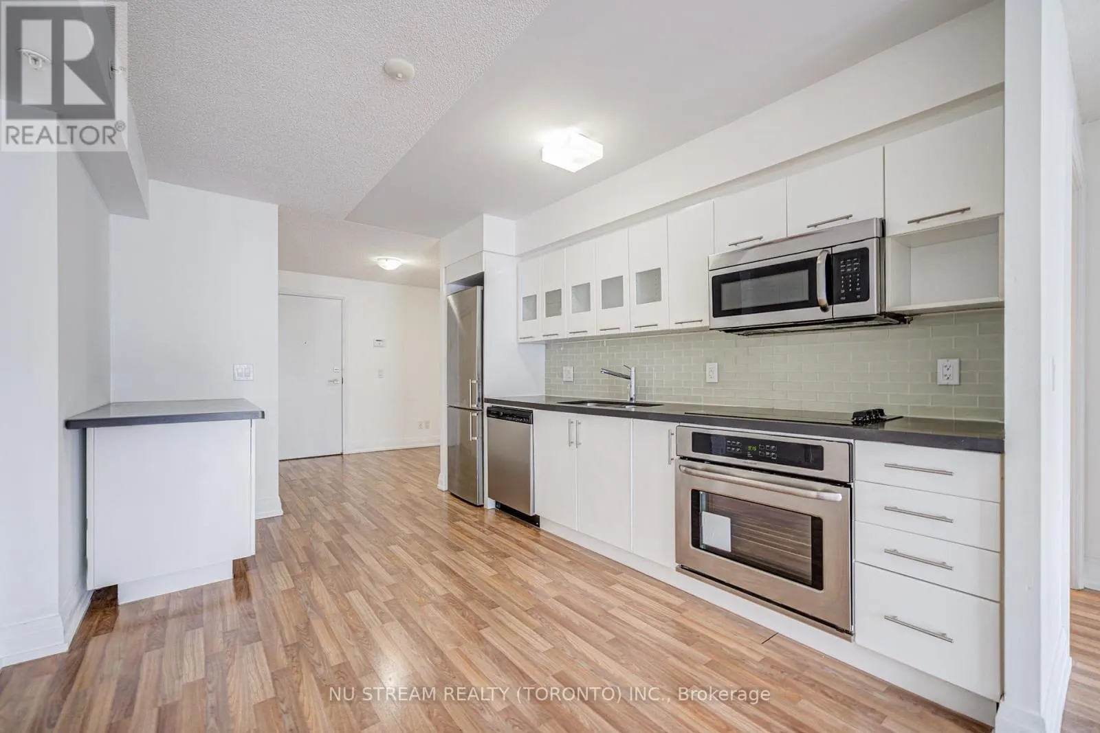 E810 - 555 WILSON AVENUE