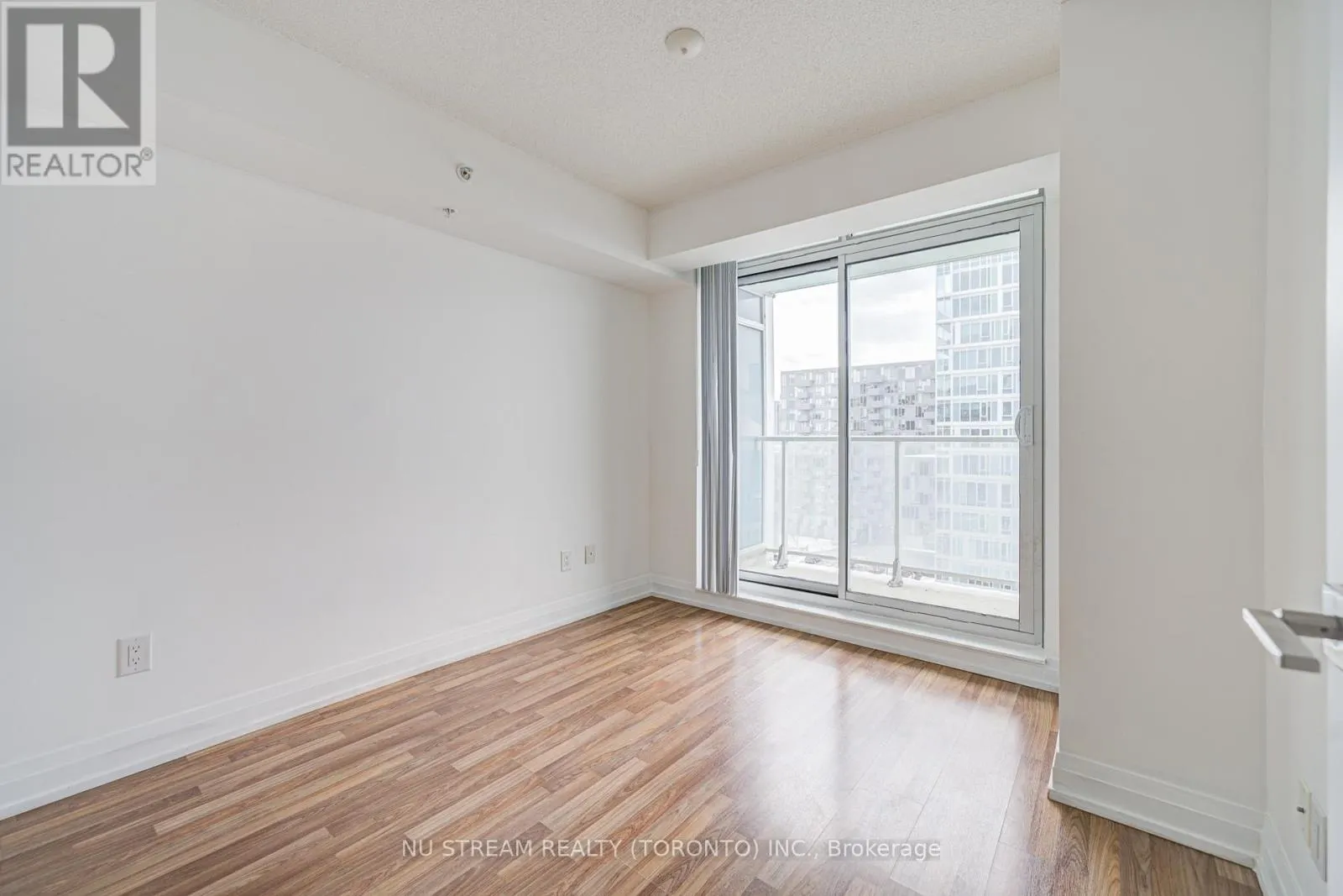 E810 - 555 WILSON AVENUE