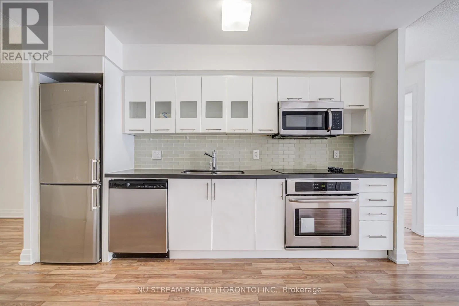 E810 - 555 WILSON AVENUE