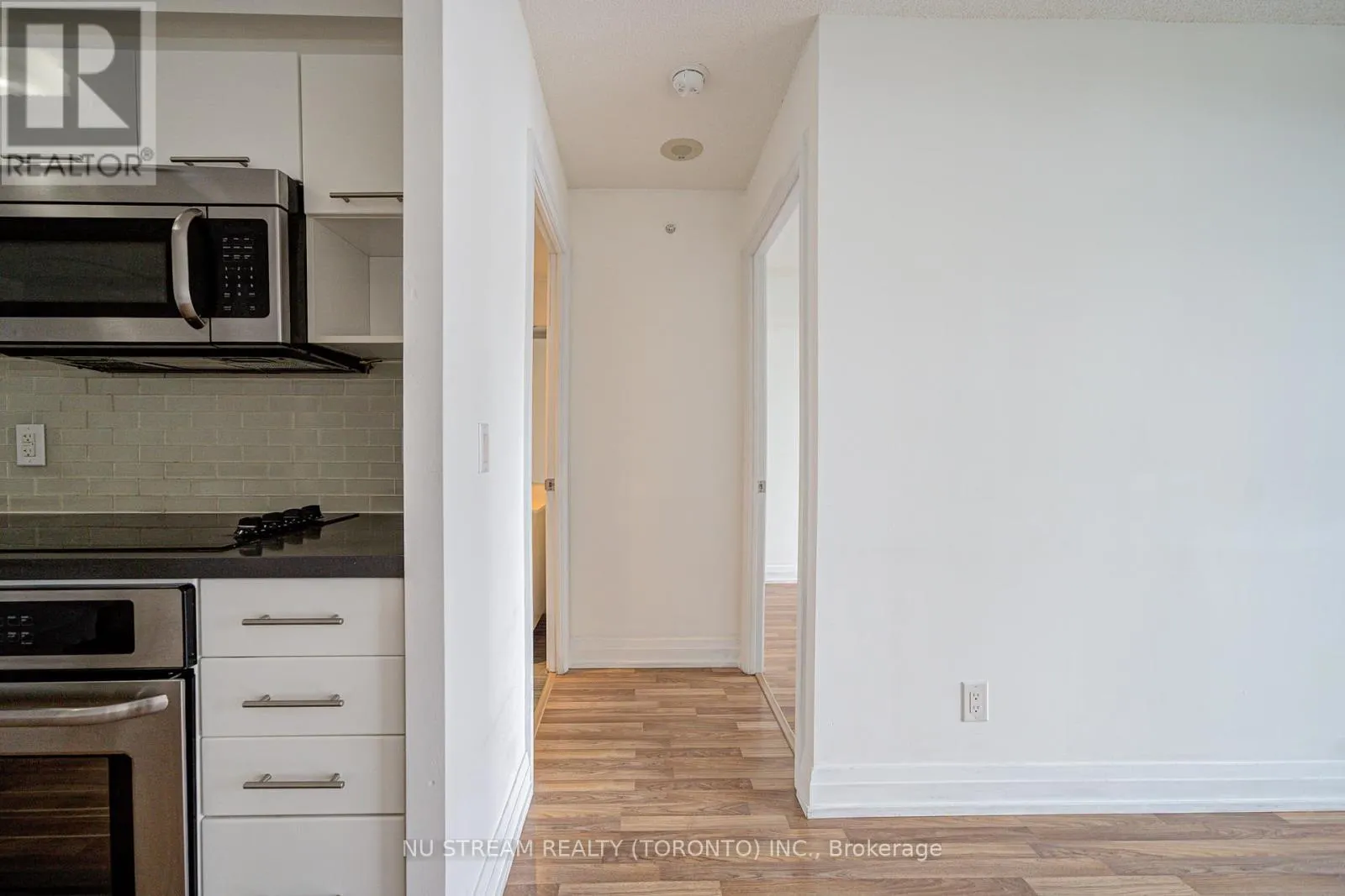 E810 - 555 WILSON AVENUE