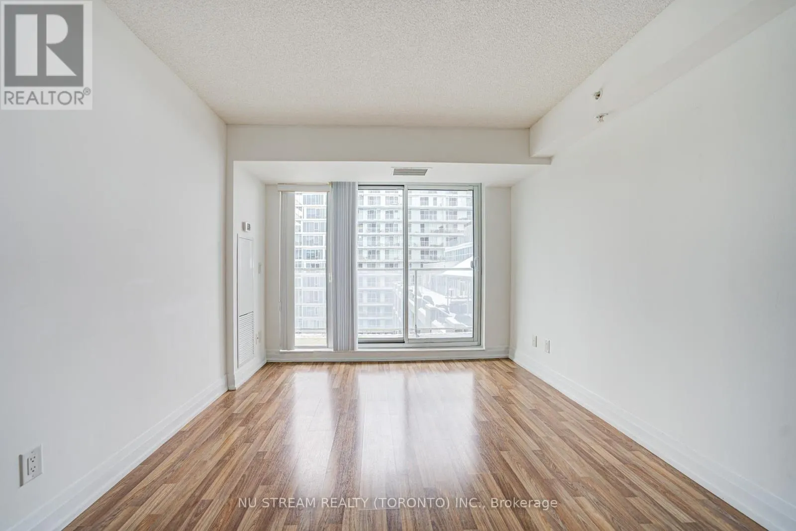 E810 - 555 WILSON AVENUE