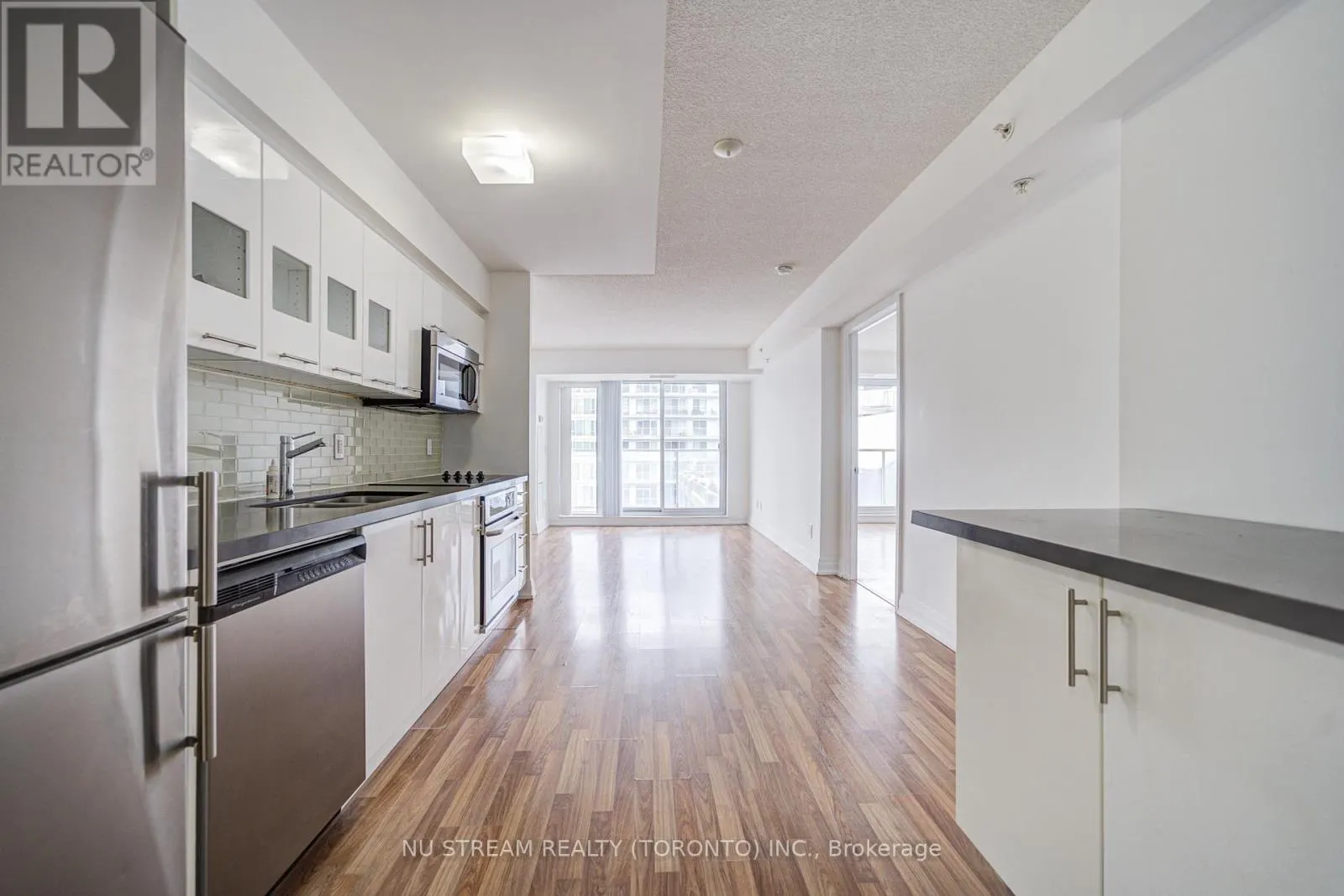 E810 - 555 WILSON AVENUE