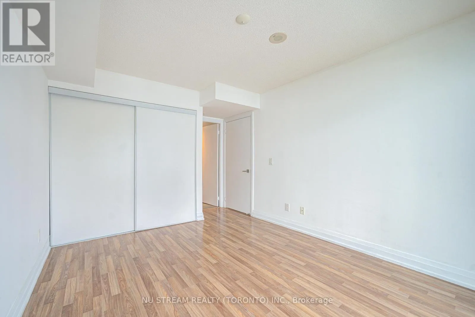 E810 - 555 WILSON AVENUE