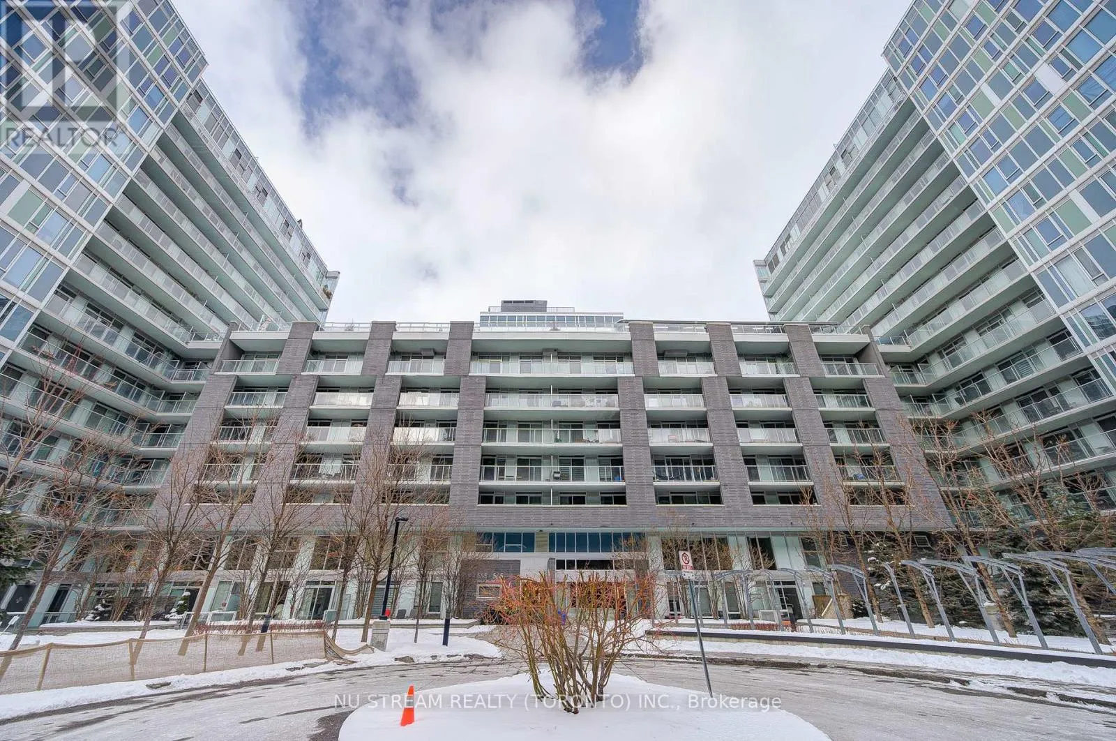 E810 - 555 WILSON AVENUE