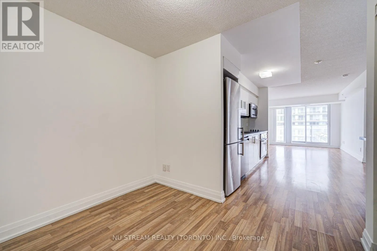 E810 - 555 WILSON AVENUE