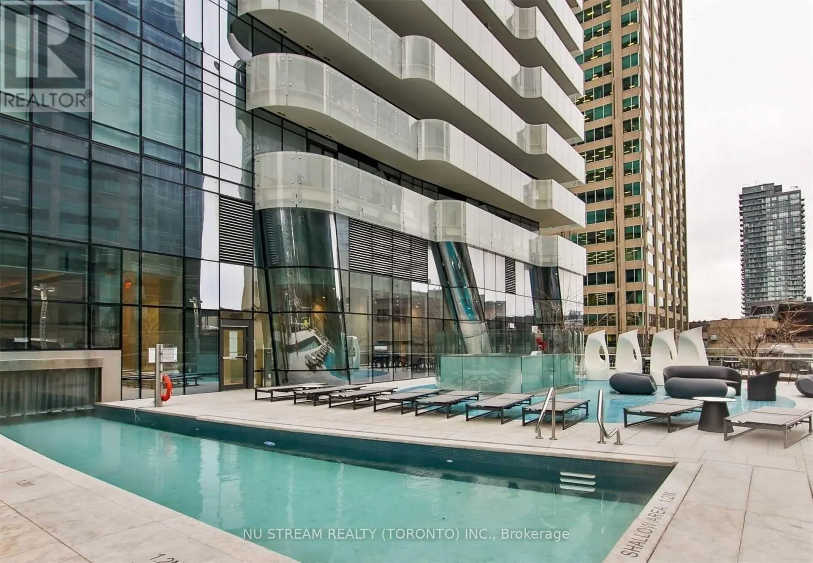 1701 - 1 BLOOR STREET E
