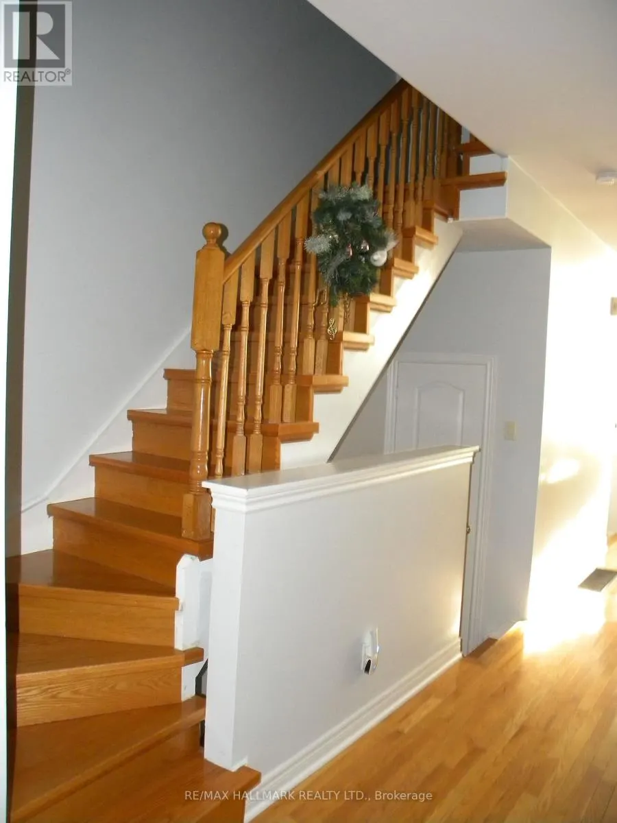 17 ENGLISH GARDEN WAY