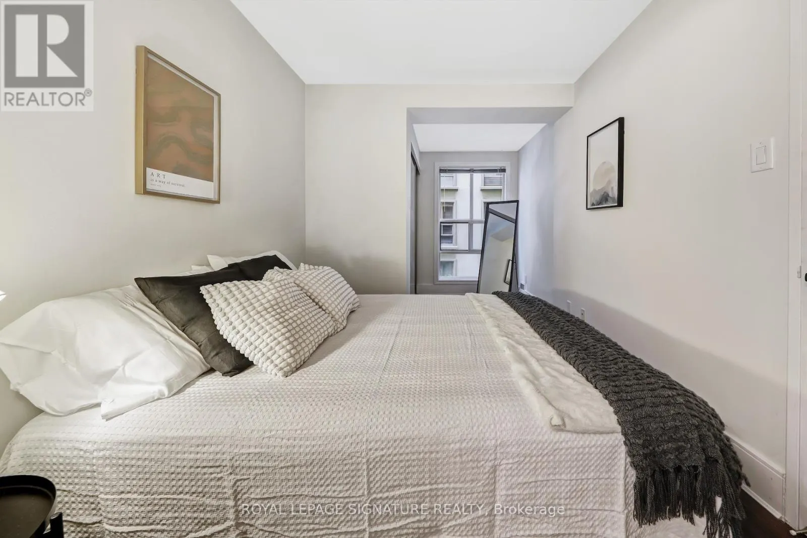 310 - 88 CHARLES STREET E