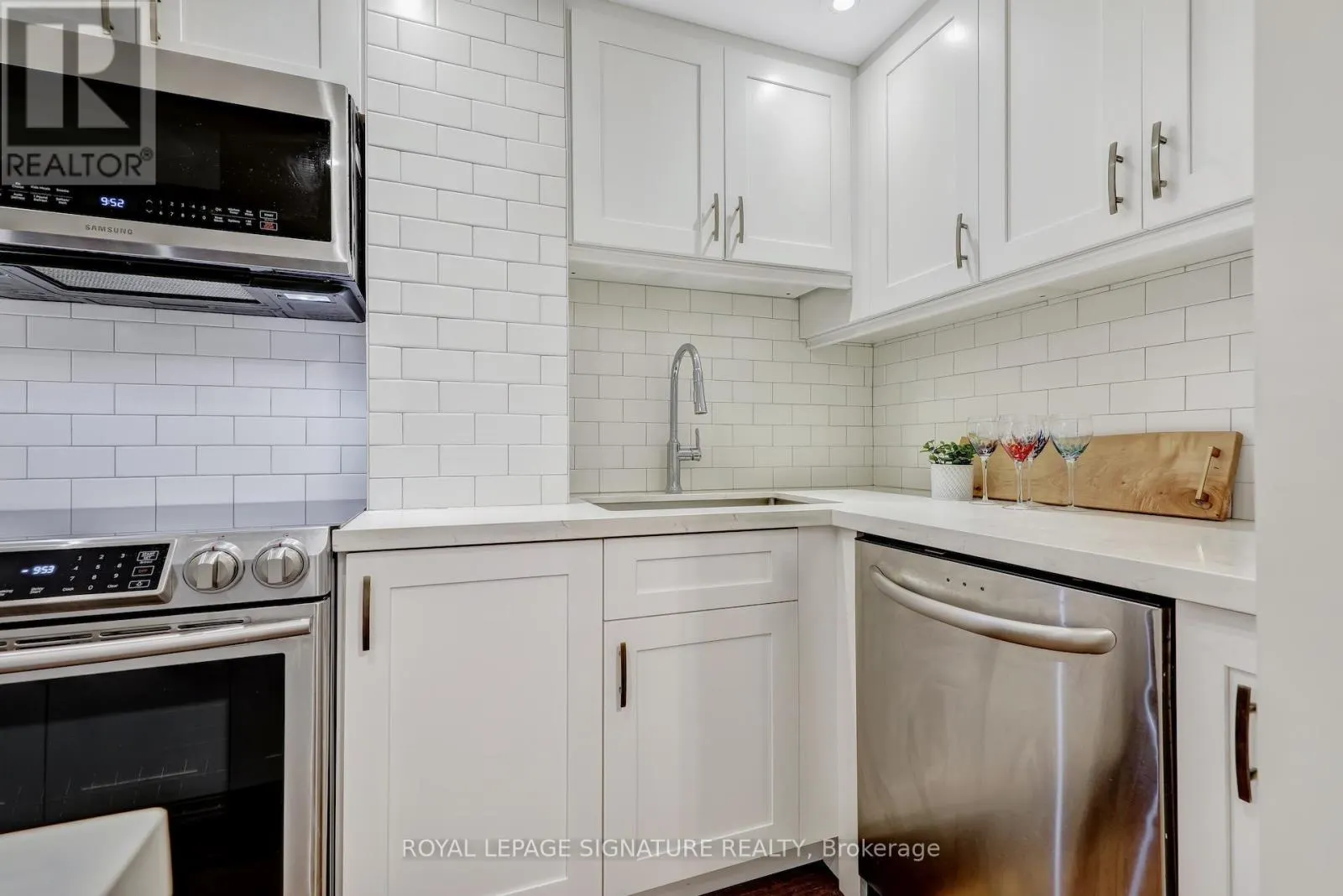 310 - 88 CHARLES STREET E