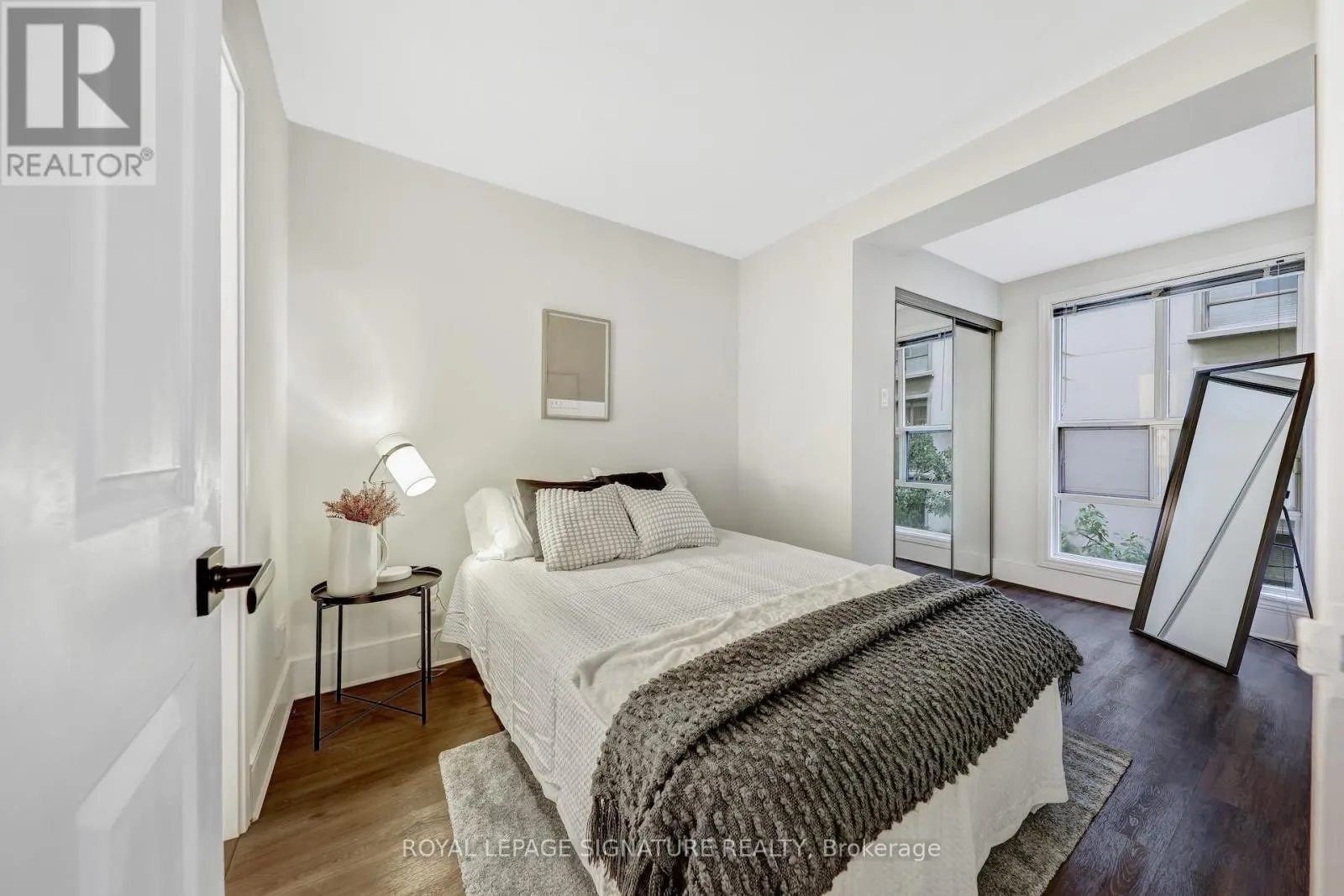 310 - 88 CHARLES STREET E