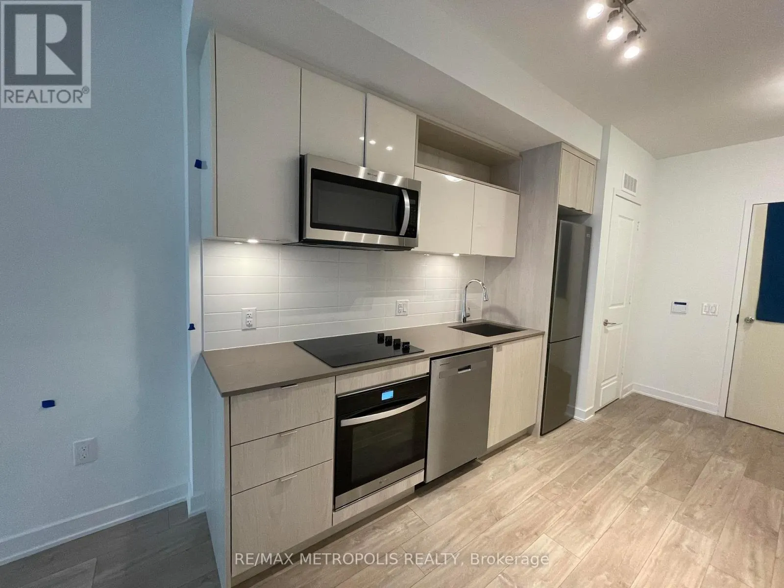 210 - 100 DALHOUSIE STREET
