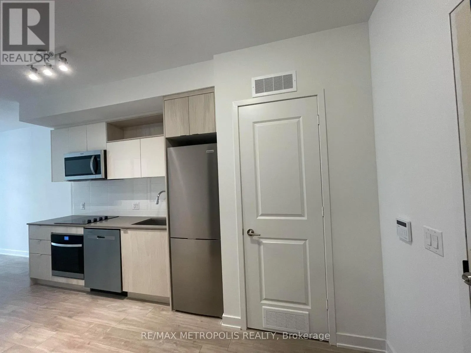 210 - 100 DALHOUSIE STREET