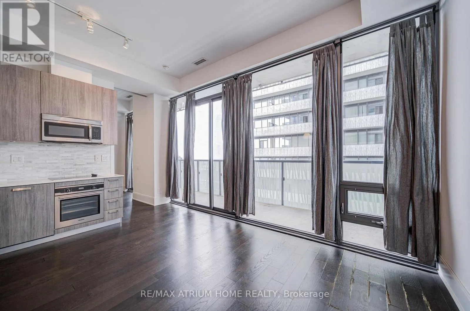 5004 - 50 CHARLES STREET E