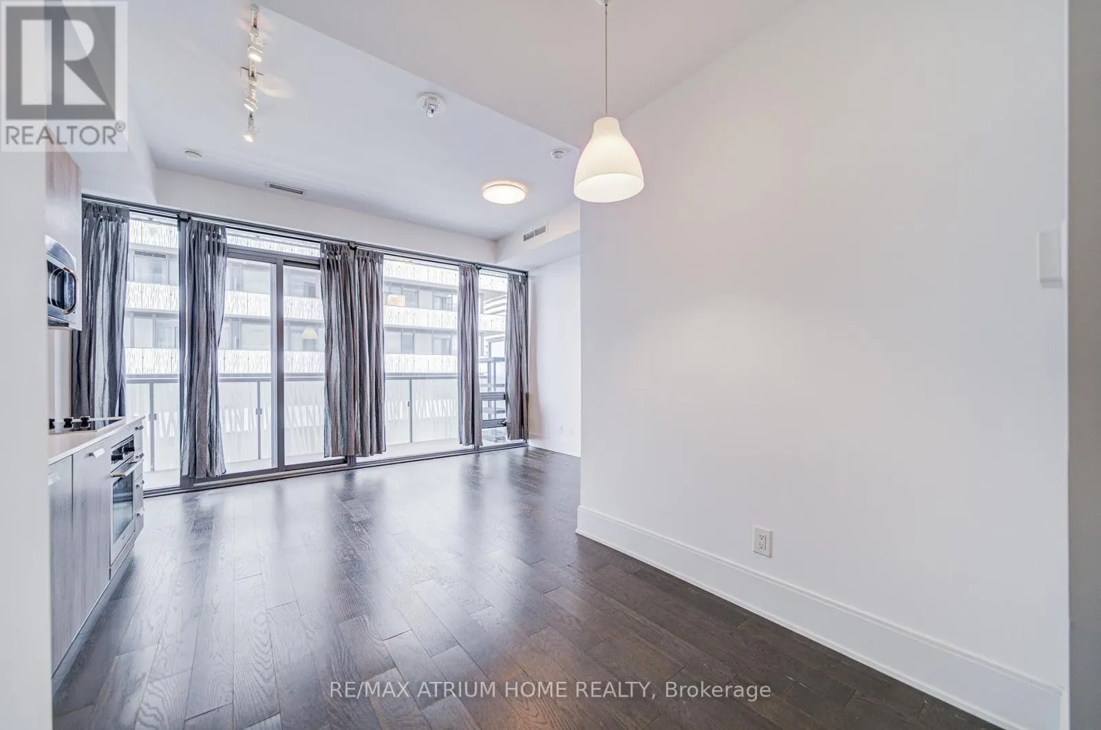 5004 - 50 CHARLES STREET E