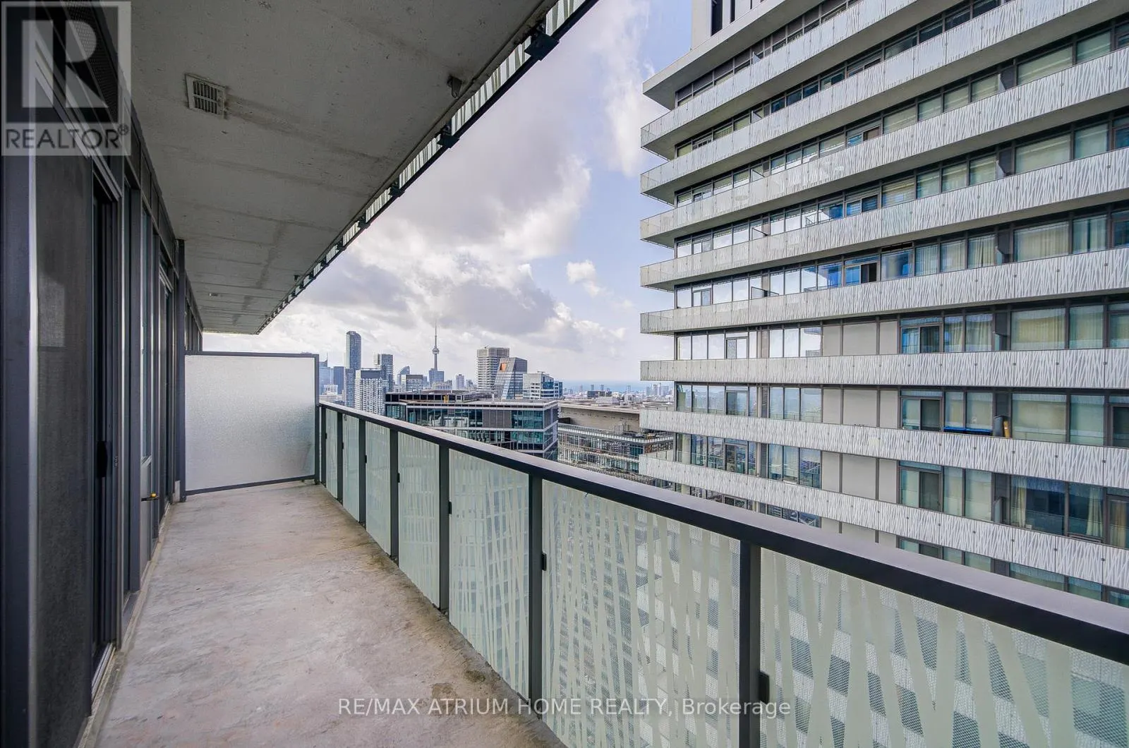 5004 - 50 CHARLES STREET E