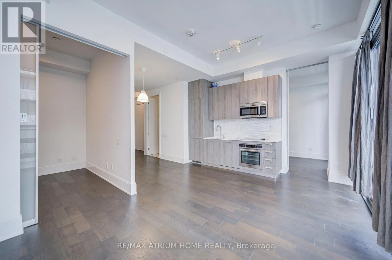 5004 - 50 CHARLES STREET E