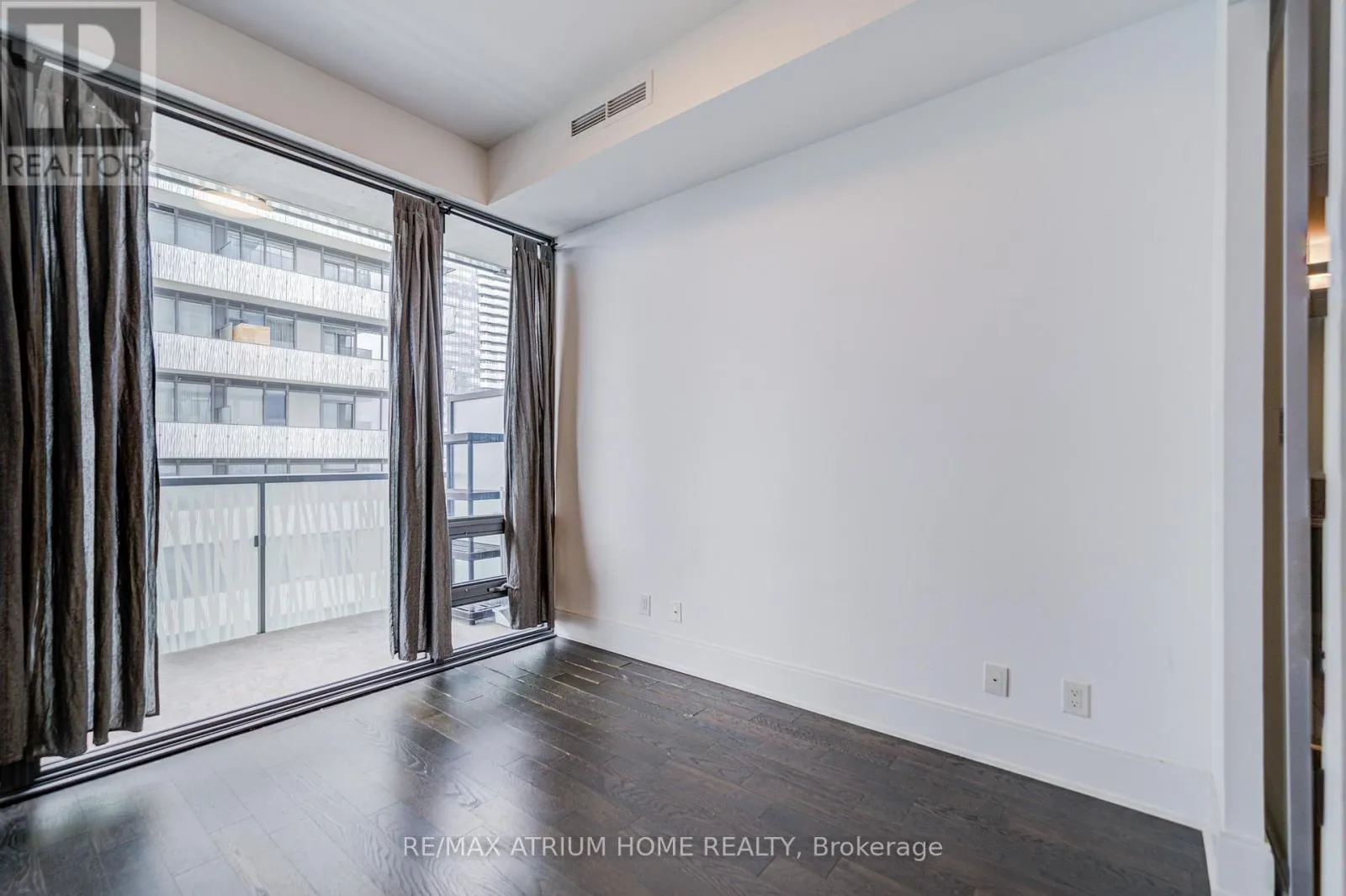 5004 - 50 CHARLES STREET E