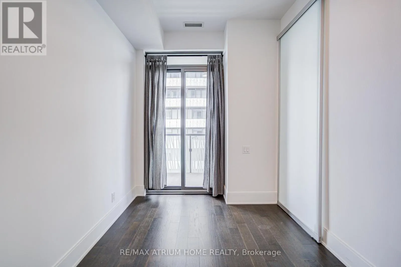 5004 - 50 CHARLES STREET E