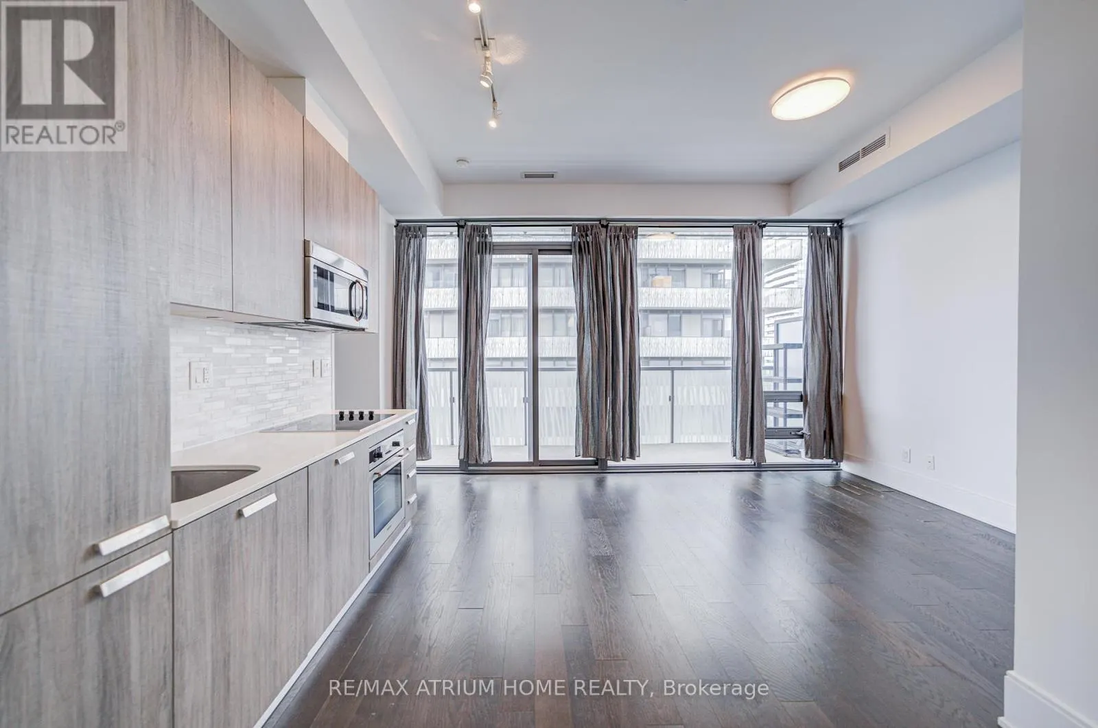 5004 - 50 CHARLES STREET E