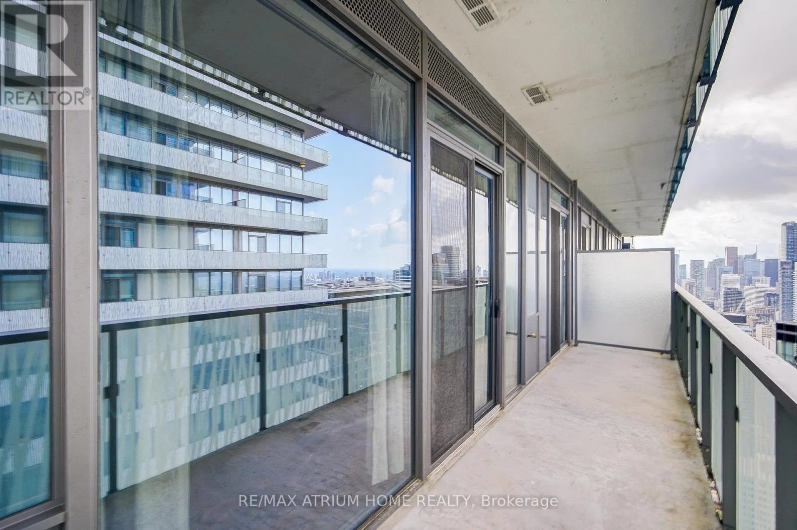 5004 - 50 CHARLES STREET E