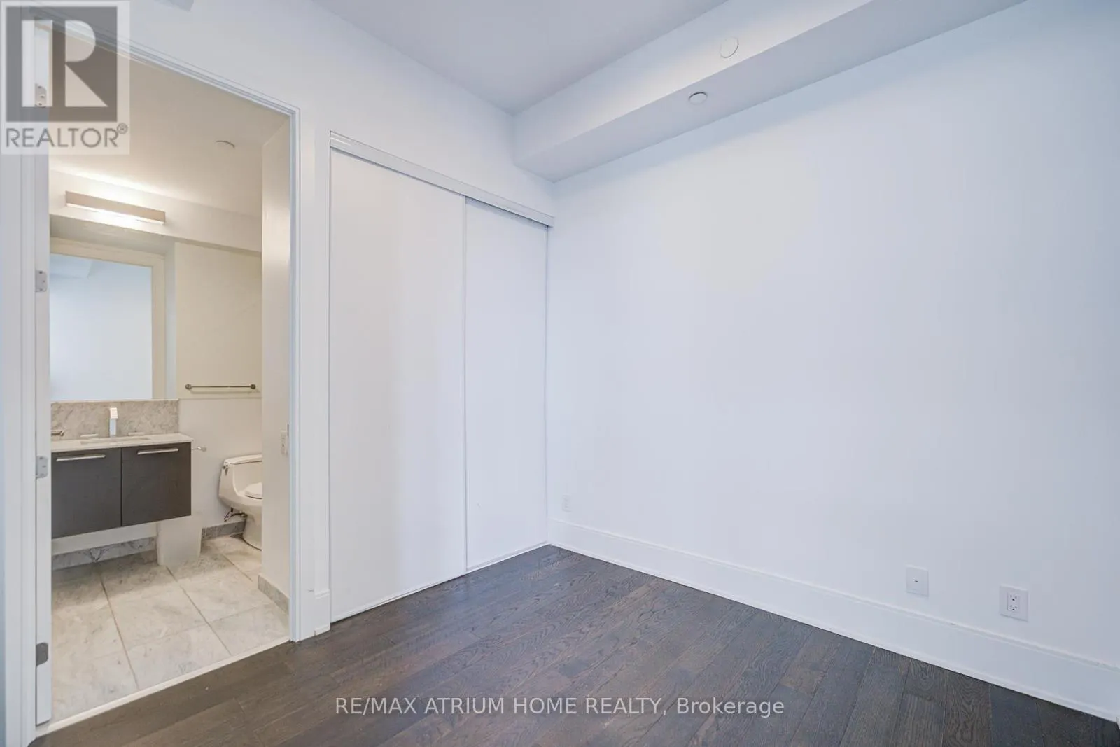 5004 - 50 CHARLES STREET E