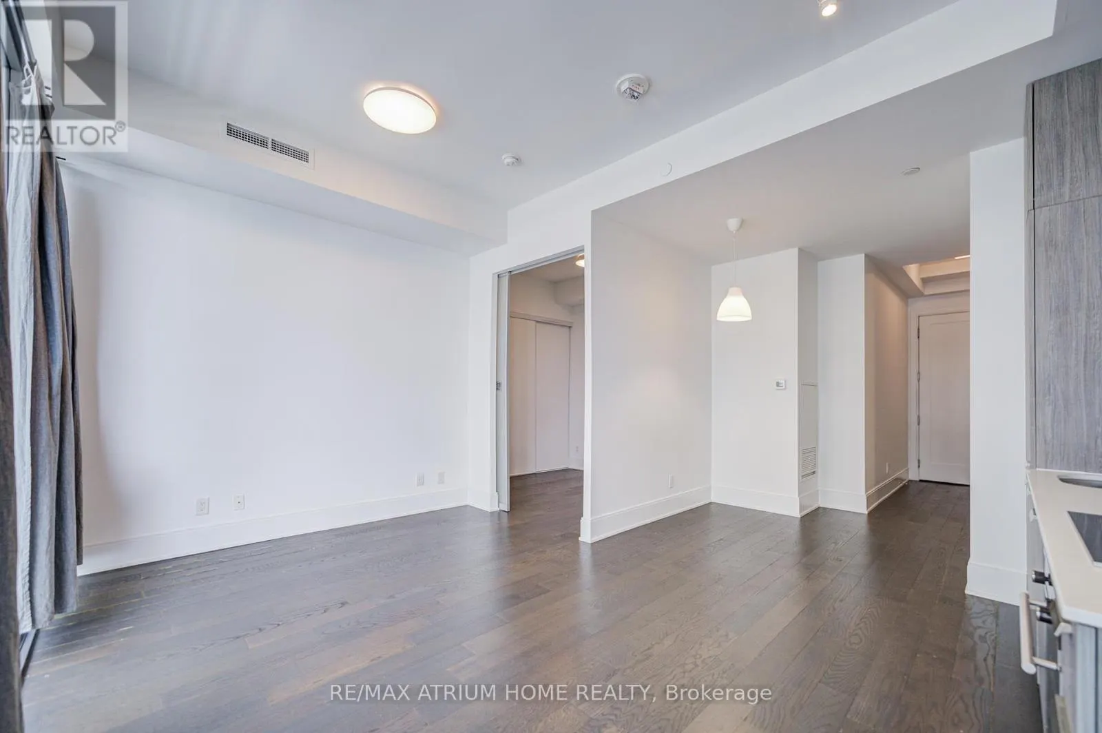 5004 - 50 CHARLES STREET E