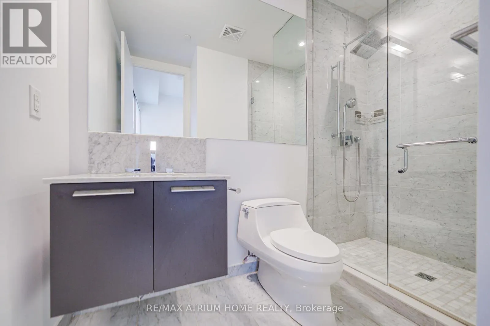 5004 - 50 CHARLES STREET E