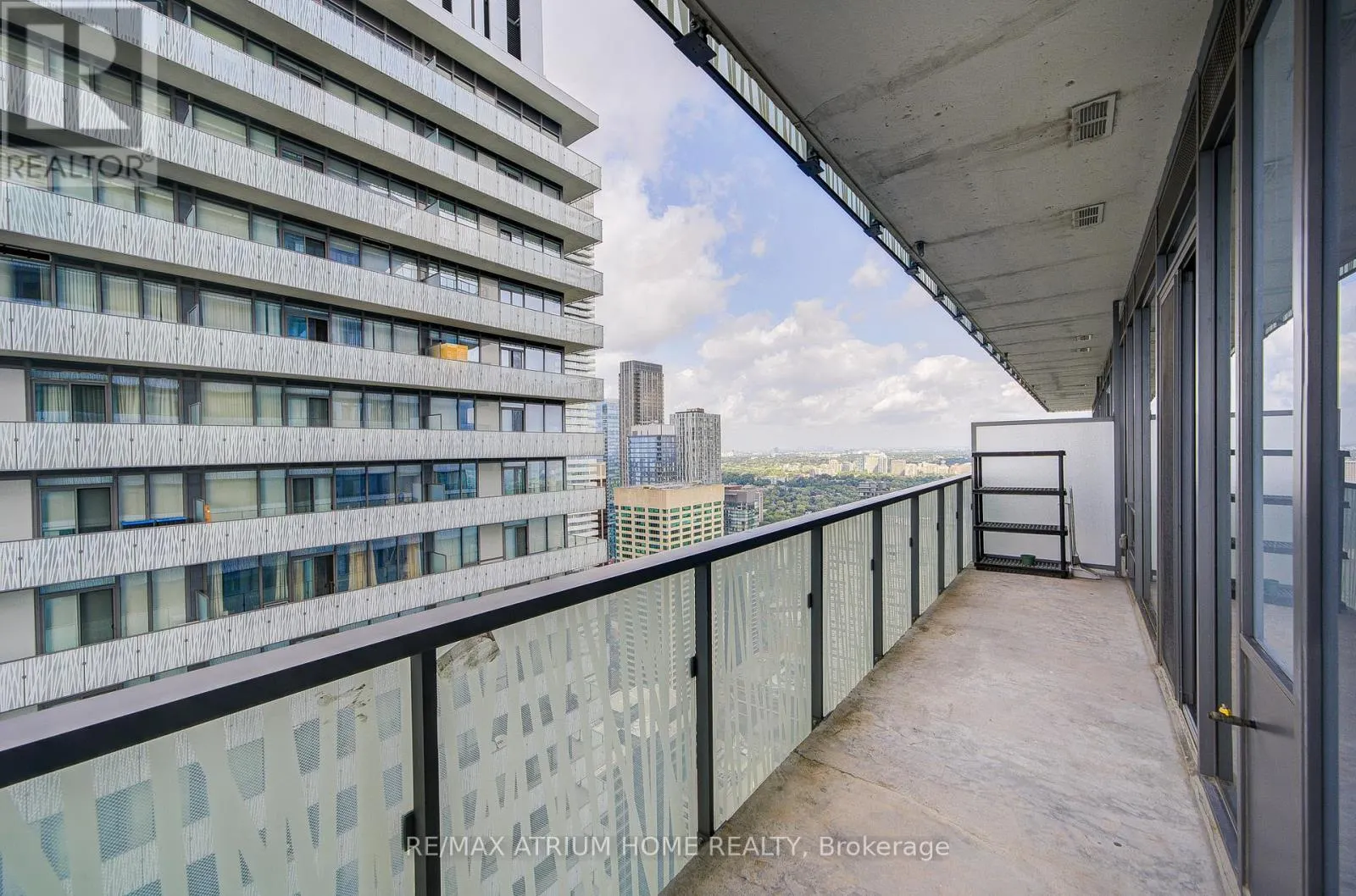 5004 - 50 CHARLES STREET E