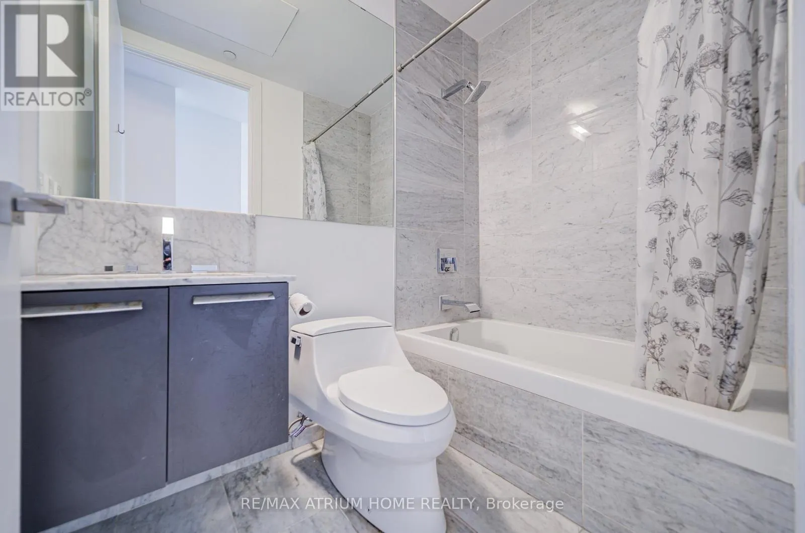 5004 - 50 CHARLES STREET E