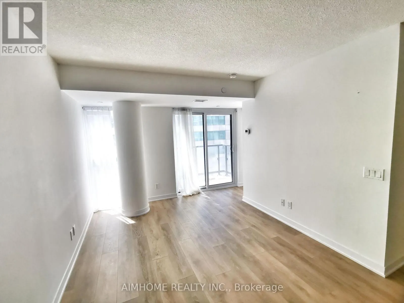 1315 - 87 PETER STREET