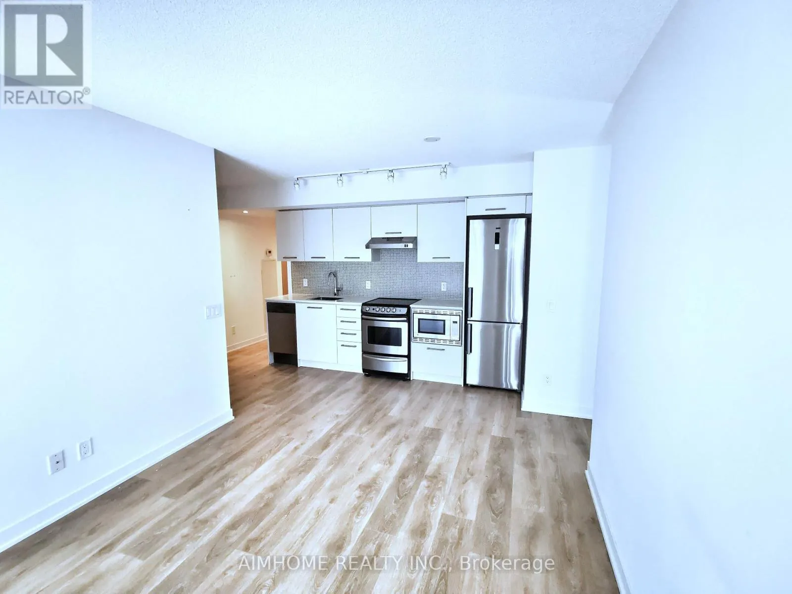 1315 - 87 PETER STREET