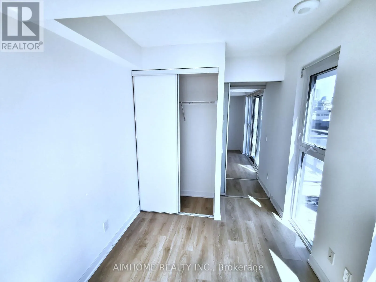 1315 - 87 PETER STREET