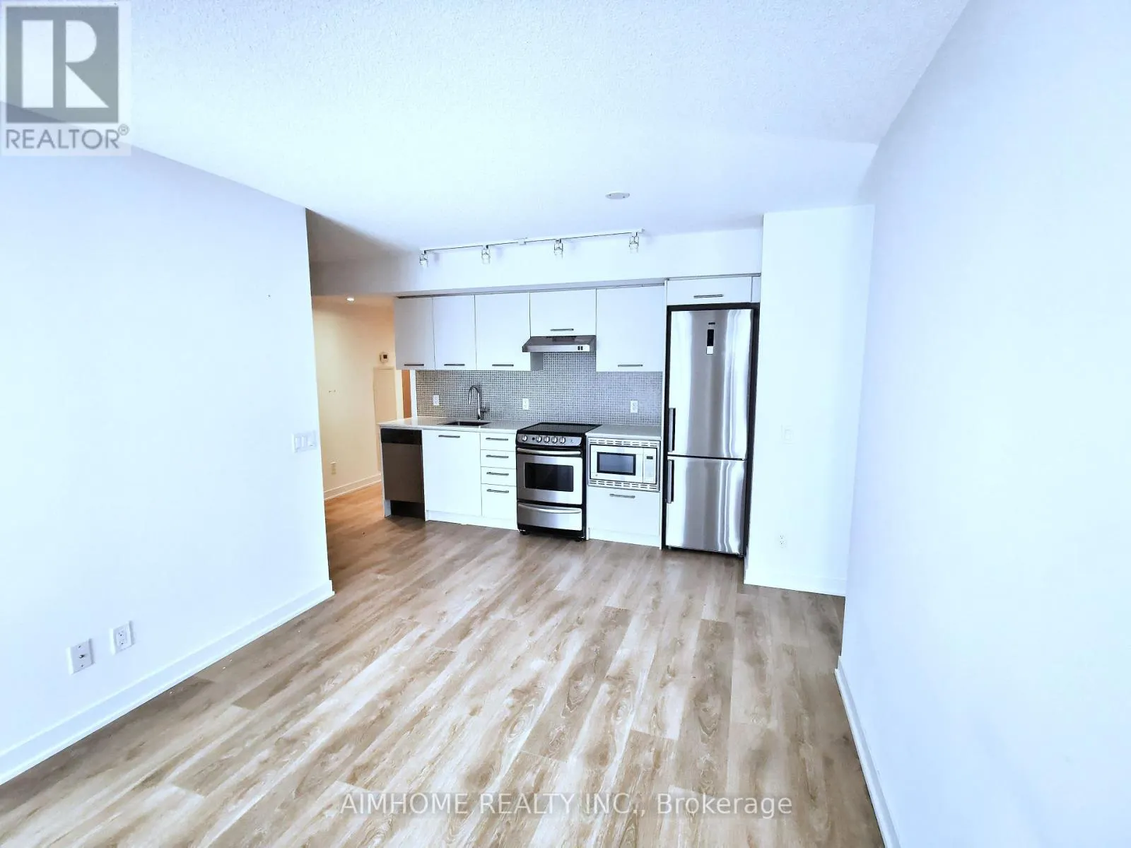 1315 - 87 PETER STREET