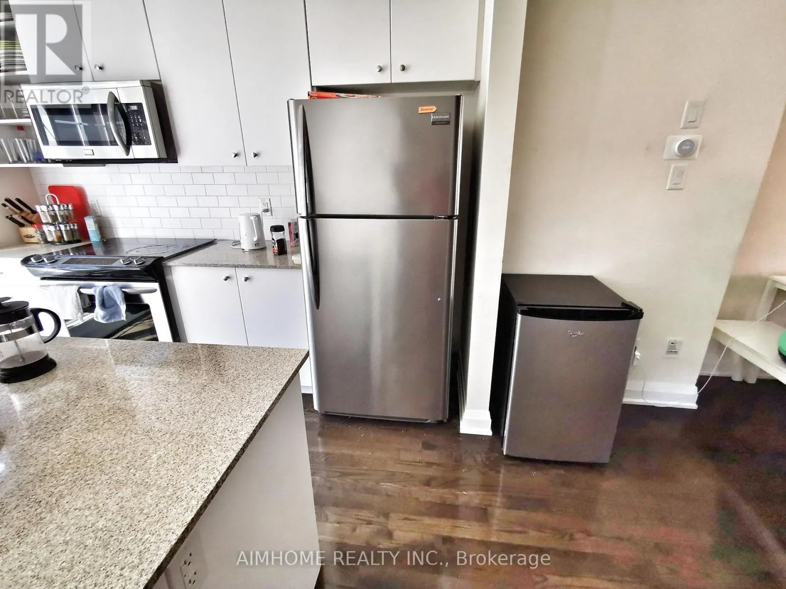 1315 - 87 PETER STREET