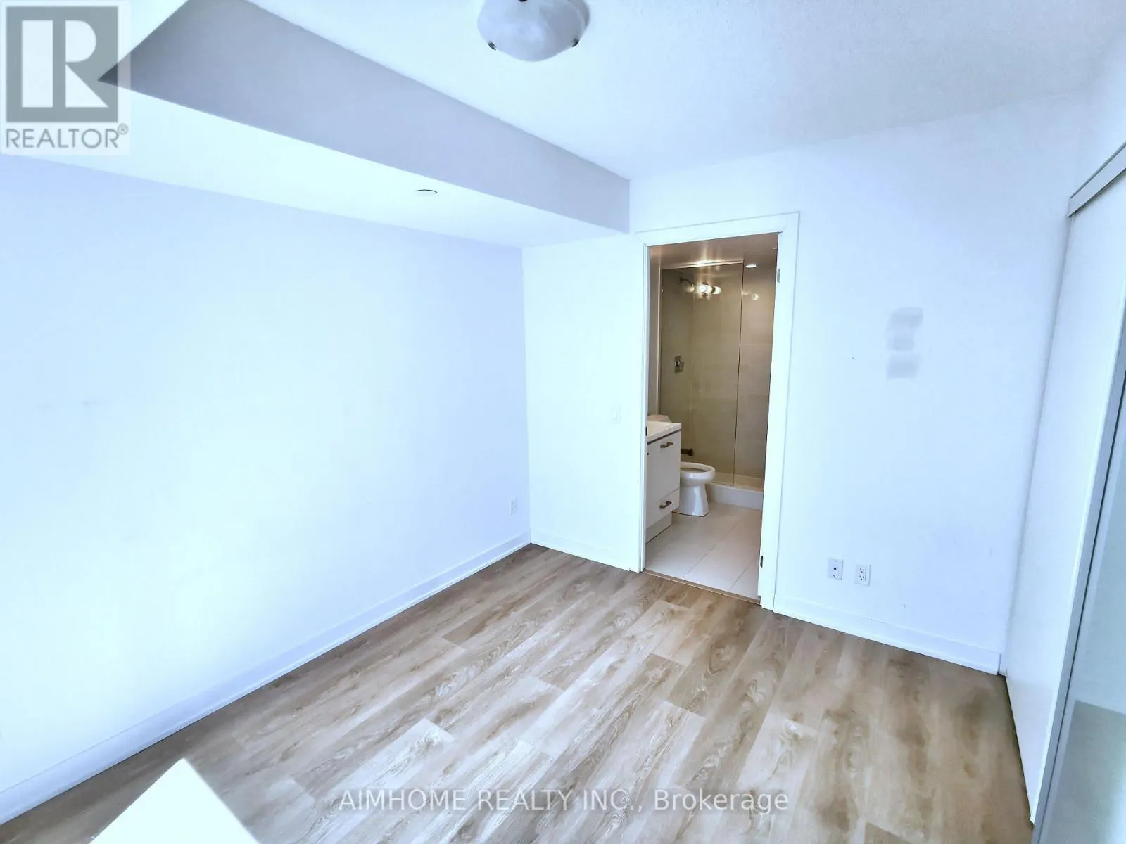 1315 - 87 PETER STREET