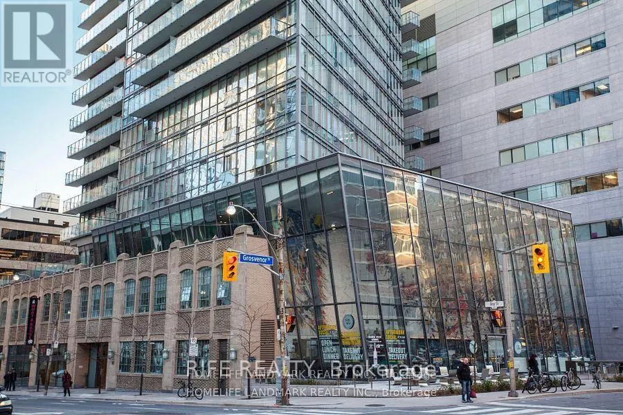 1707 - 832 BAY STREET