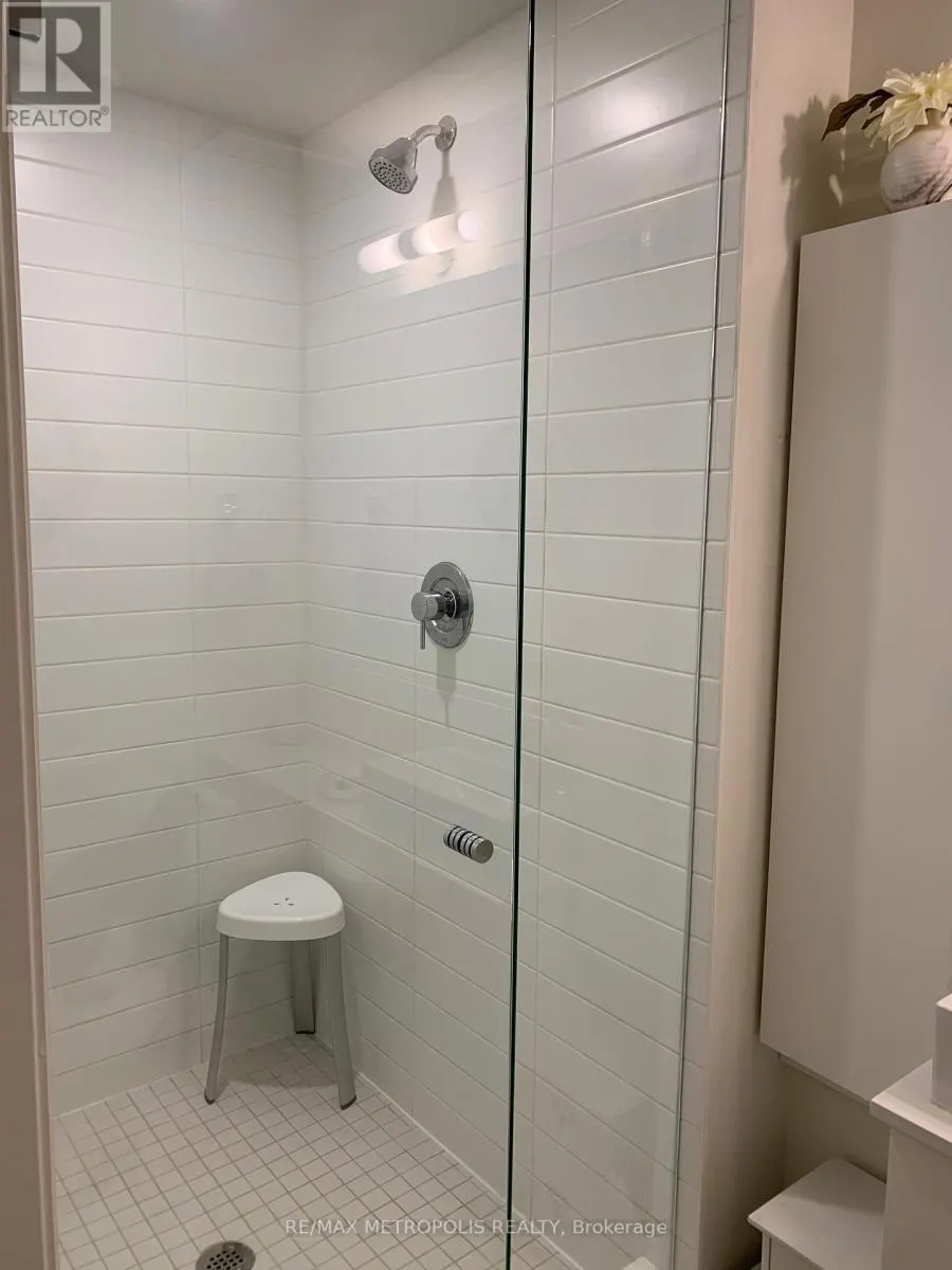 721 - 27 BATHURST STREET