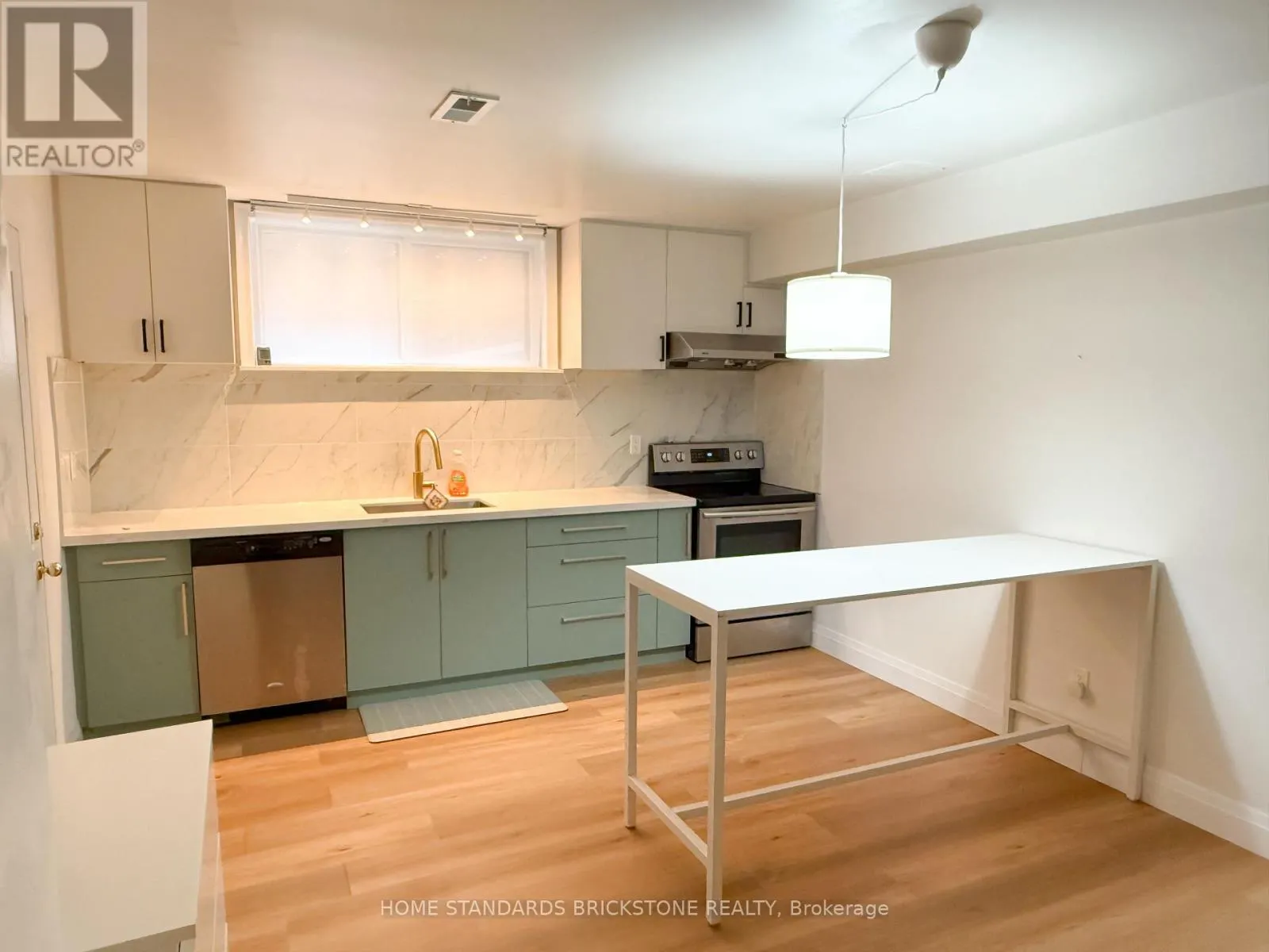 BASEMENT - 279 COCKSFIELD AVENUE