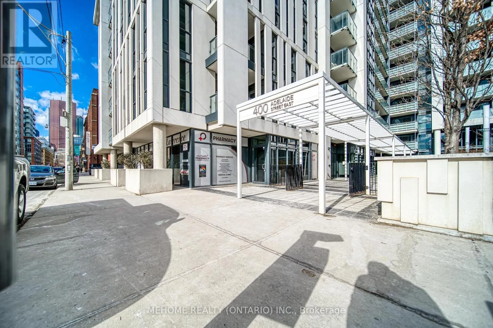 822 - 400 ADELAIDE STREET E