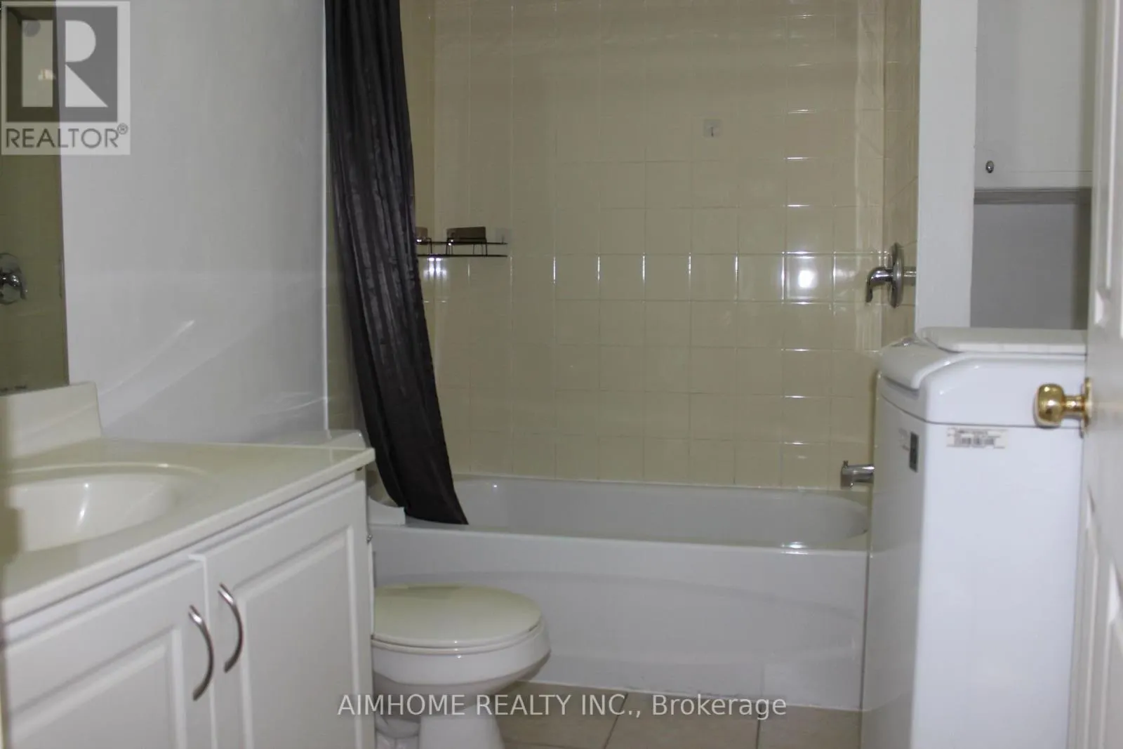 APT 2 - 1483 EGLINTON AVENUE W