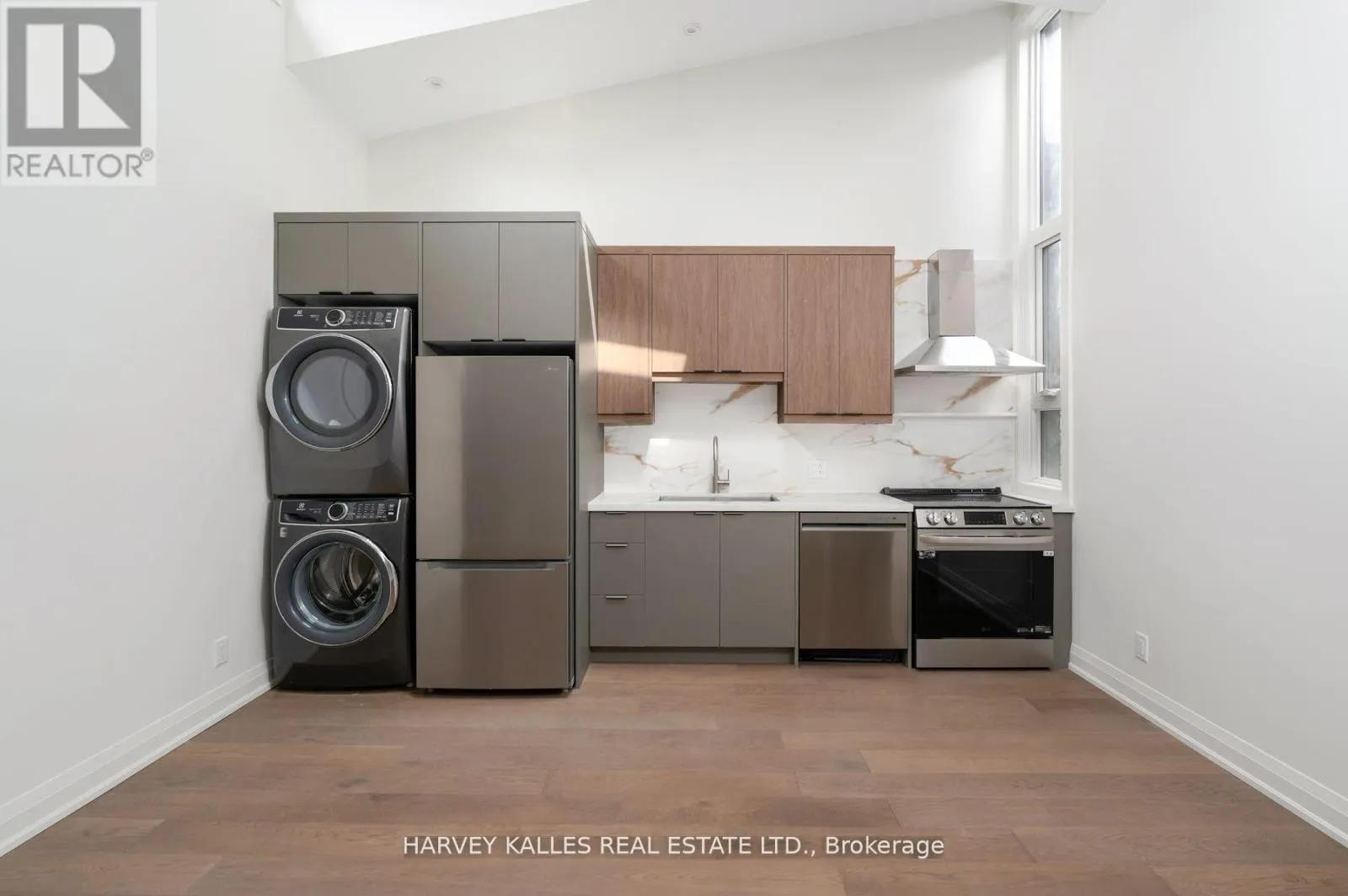 4 (3RD FLOOR) - 24 SULLIVAN STREET