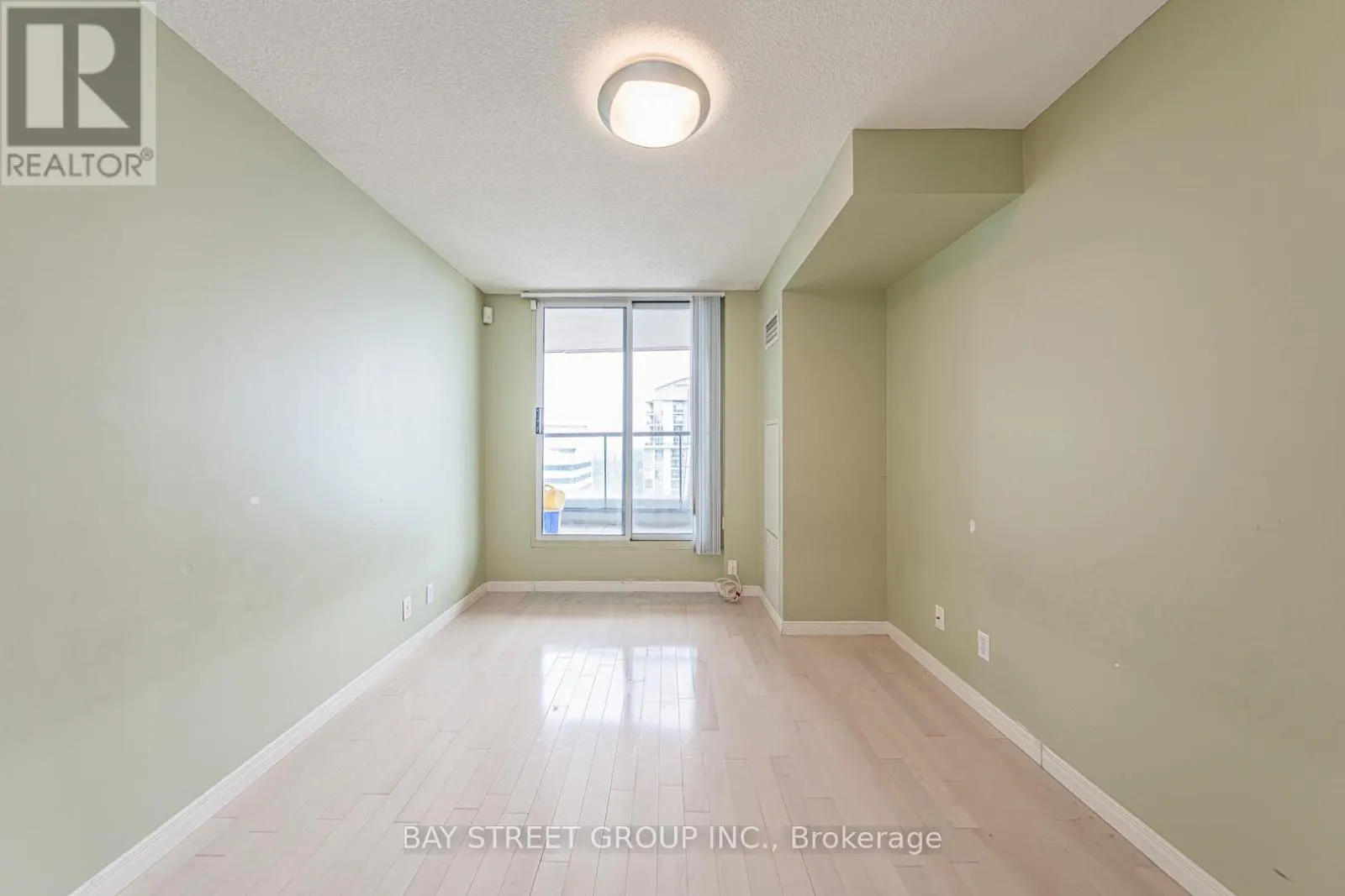 3802 - 23 HOLLYWOOD AVENUE