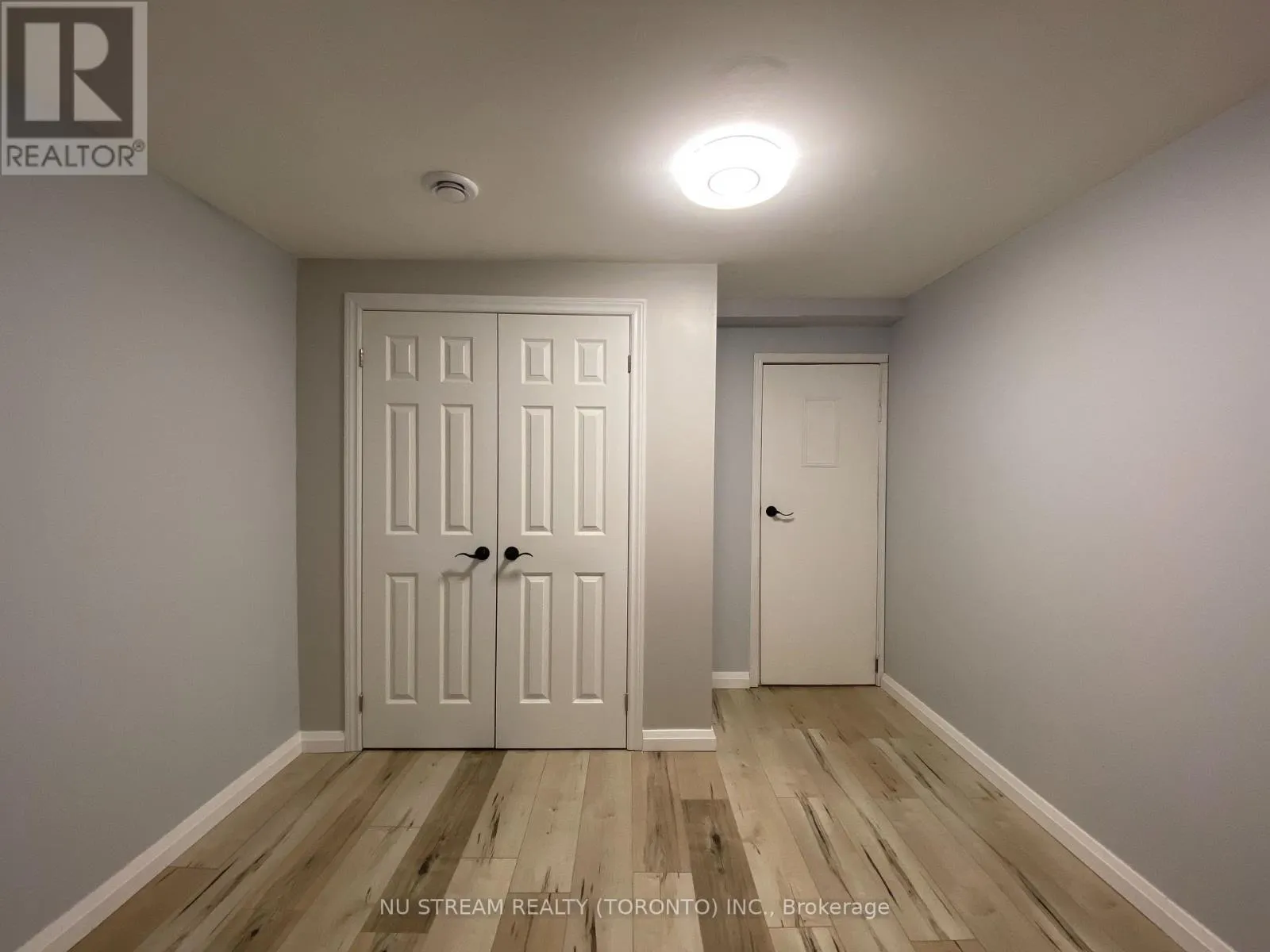 30 HICKORYNUT DRIVE